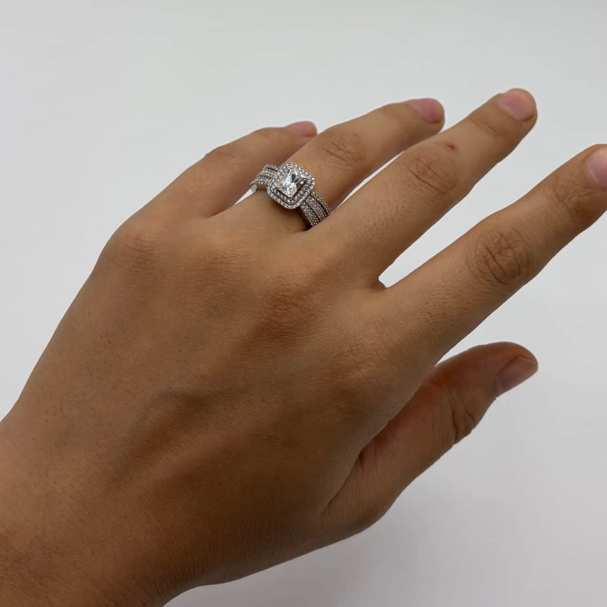 انگشتر طلا 18 عیار سولیتر حلقه ی تک نگین وزن 3.920 گرم اجرت ساخت 16 درصد کد GD01 000381