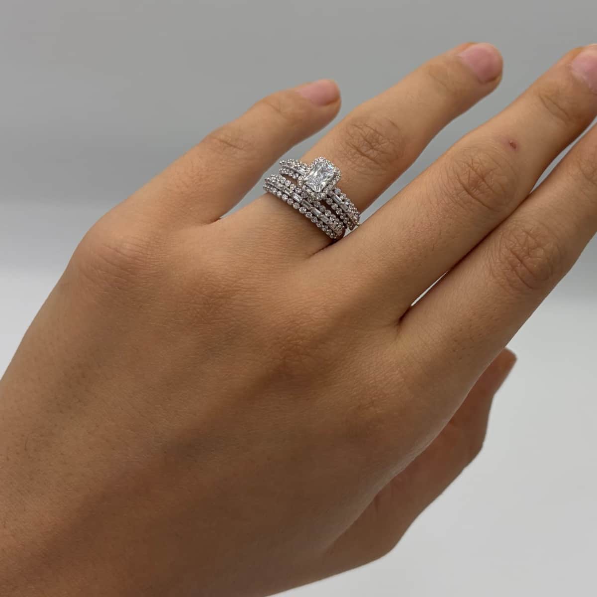 انگشتر طلا 18 عیار سولیتر وزن 4.670 گرم اجرت ساخت 16 درصد کد GD01 000387 - تصویر 4