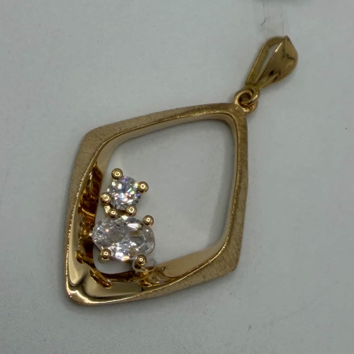 آویز طلا 18 عیار لوزی نگیندار وزن 2.000 گرم اجرت ساخت 10 درصد کد GD01 000352 - تصویر 2