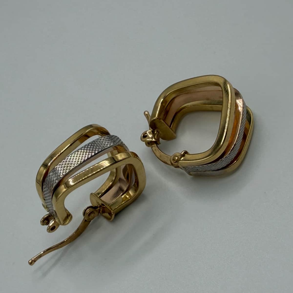 گوشواره طلا 18 عیار سه رج دورنگ وزن 3.150 گرم اجرت ساخت 12 درصد کد GD01 000368