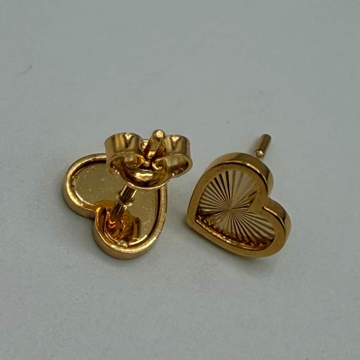 گوشواره طلا 18 عیار میخی قلب تراش وزن 1.780 گرم اجرت ساخت 12 درصد کد GD01 000360 - تصویر 2