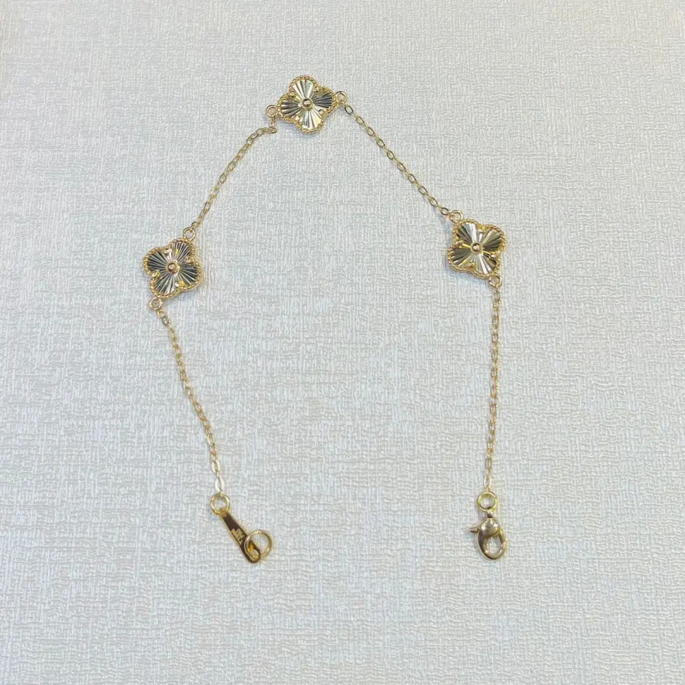 دستبند طلا 18 عیار ونکلیف تراش وزن 4.230 گرم اجرت ساخت ۸ درصد کد GD01 000251