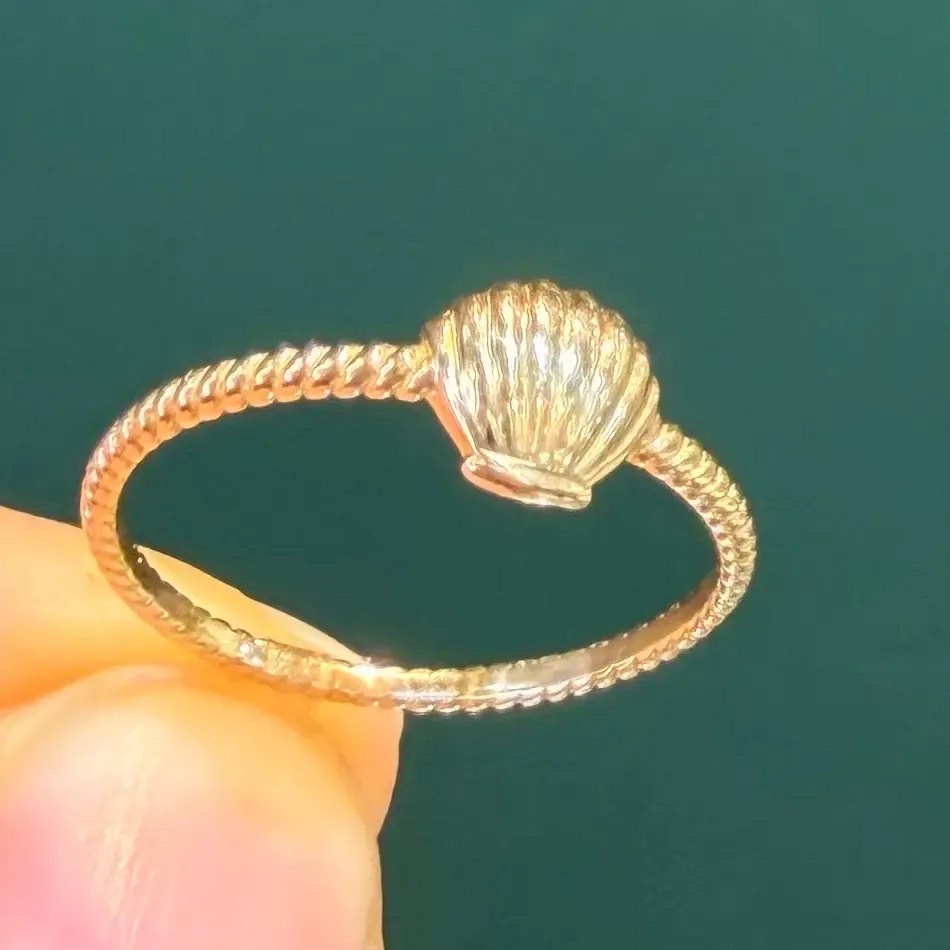 انگشتر طلا 18 عیار مینیمال صدفی وزن 1.250 گرم اجرت ساخت ۹ درصد کد GD01 000187
