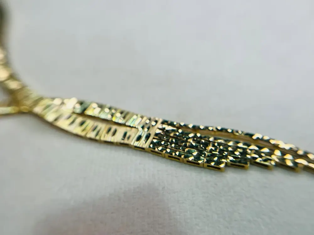 سرویس طلا 18 عیار تمام تراش کراواتی وزن 30.510 گرم اجرت ساخت ۱۶ درصد کد GD01 000106 - تصویر 3