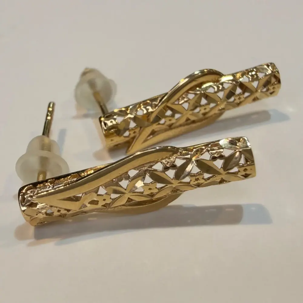 گوشواره طلا 18 عیار میخی وزن 1.510 گرم اجرت ساخت ۸ درصد کد GD01 000194 - تصویر 2