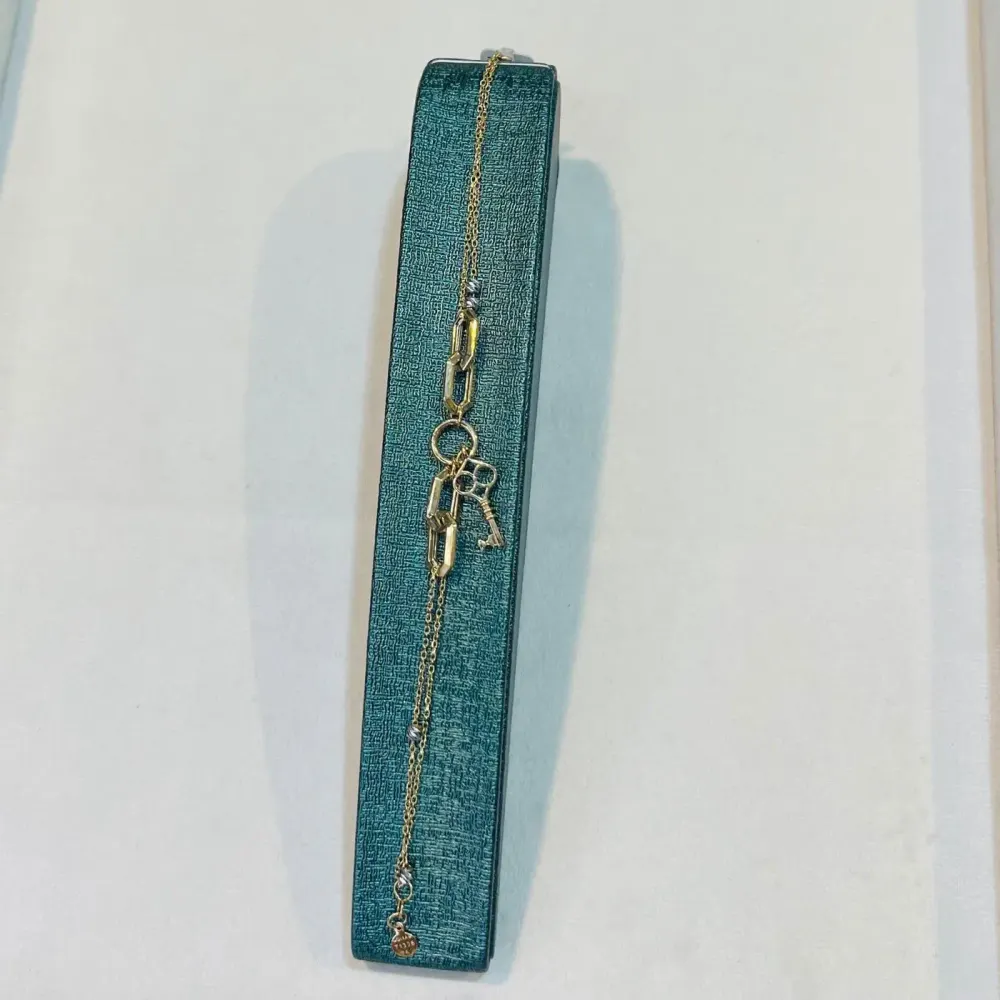 دستبند طلا ۱۸ عیار زنجیر کلید وزن ۳٫۷۸۰ گرم اجرت ساخت ۱۱ درصد کد GD01 000070
