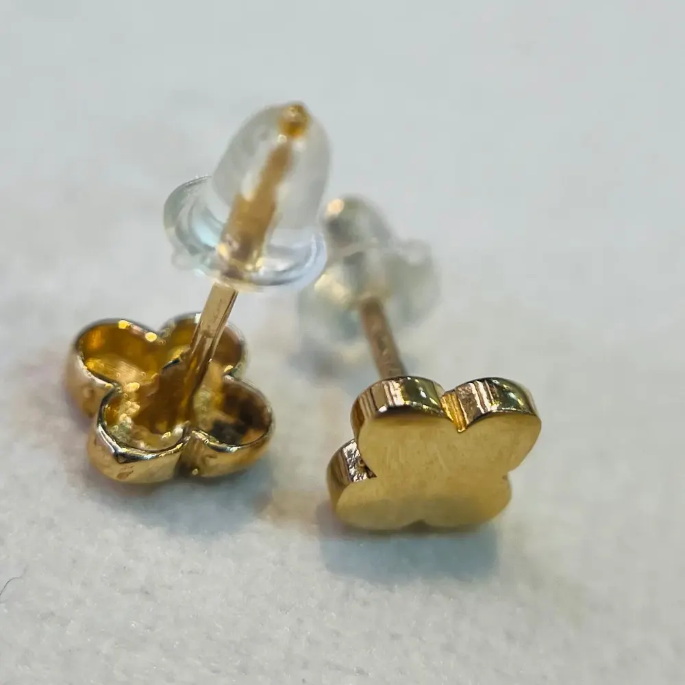 گوشواره طلا 18 عیار میخی ونکلیف آینه ای وزن ۰.۶۵0 گرم اجرت ساخت ۷ درصد کد GD01 000116 - تصویر 3