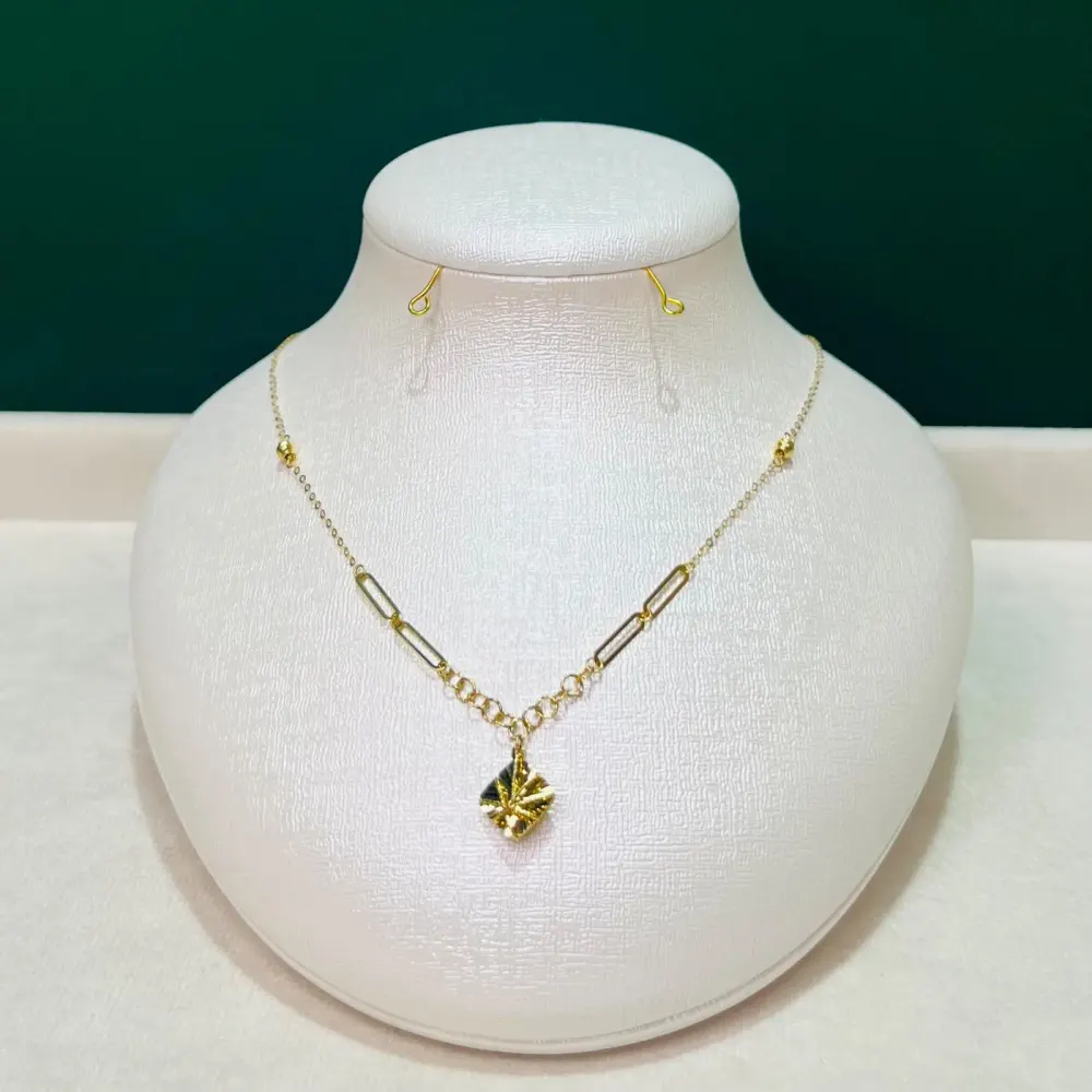 گردنبند طلا 18 عیار مینیمال لوزی تراش‌دار وزن ۱.730 گرم اجرت ساخت ۱۵ درصد کد GD01 000079 - تصویر 2