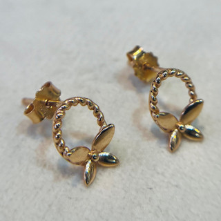 گوشواره طلا 18 عیار میخی قاب گل رزگلد وزن ۱.۰۲0 گرم اجرت ساخت ۱۴ درصد کد GD01 000245