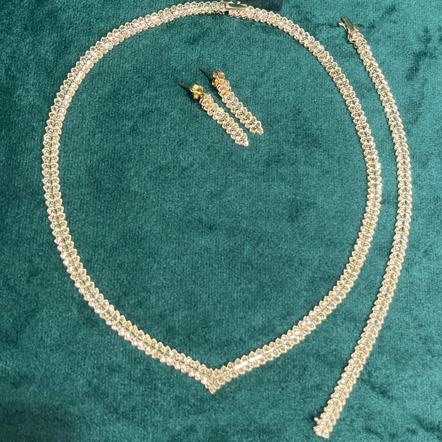 سرویس طلا 18 عیار تمام تراش زرد وزن 19.96 گرم اجرت ساخت ۱۴ درصد کد GD01 000209