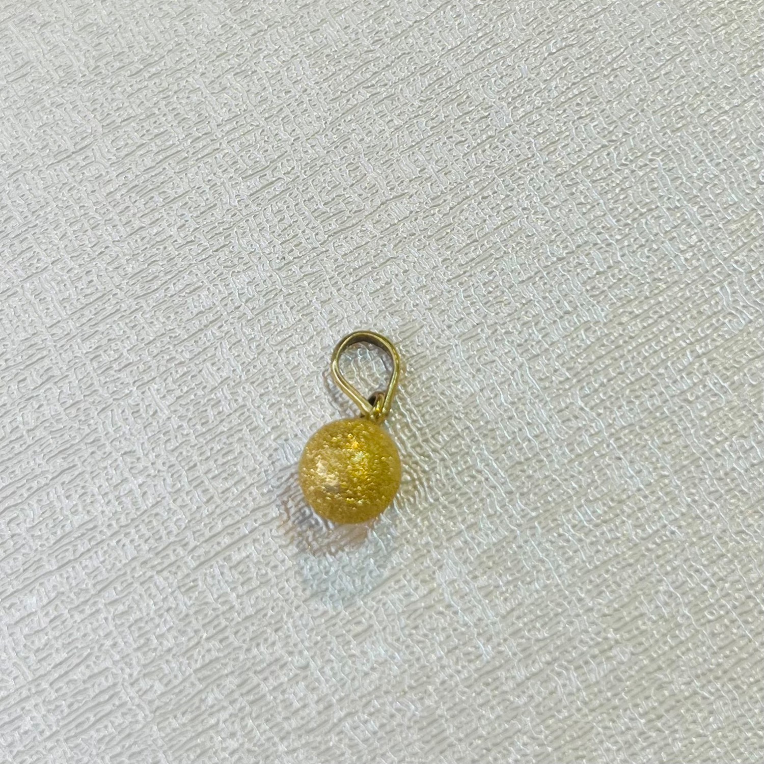 آویز طلا 18 عیار گردنی گوی شنی وزن ۰.۹۴ گرم اجرت ساخت ۱۰ درصد کد GD01 000097